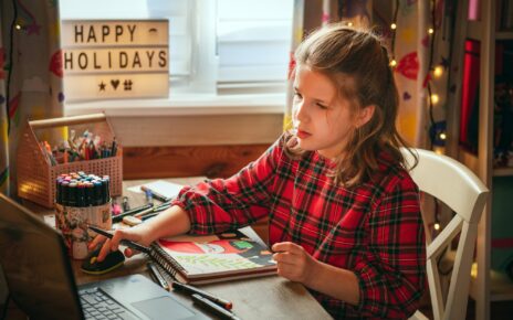 Teen girl having online drawing lesson.