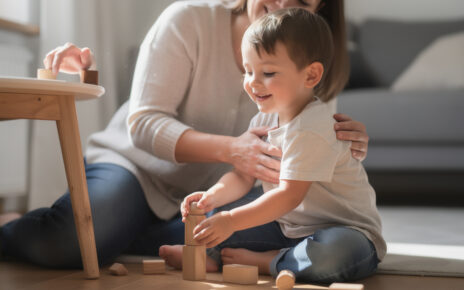 découvrez des méthodes efficaces pour transformer le comportement agressif de votre fils de 3 ans, qui tape sans raison, en gestes positifs et respectueux.
