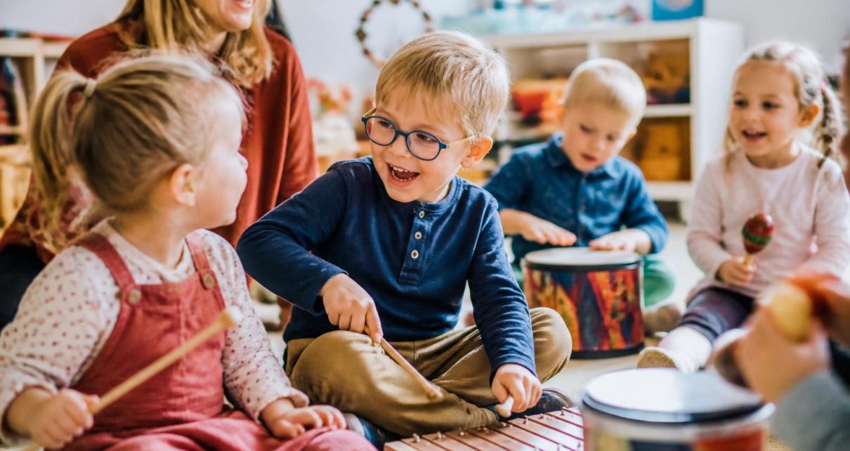 découvrez des idées innovantes pour une activité musicale adaptée aux enfants de 3 à 5 ans, favorisant l'apprentissage ludique et le développement de la créativité.