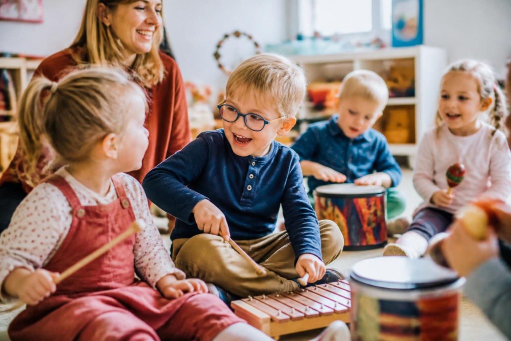 découvrez des idées innovantes pour une activité musicale adaptée aux enfants de 3 à 5 ans, favorisant l'apprentissage ludique et le développement de la créativité.