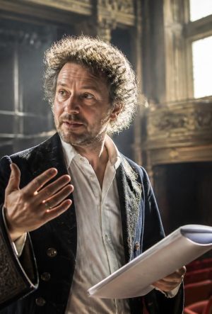 découvrez comment jean baptiste poquelin, connu sous le nom de molière, a façonné le théâtre moderne grâce à son influence durable sur les comédies, les personnages et les thèmes abordés.